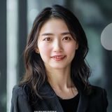 营养师赵晨曦的照片，清爽专业形象